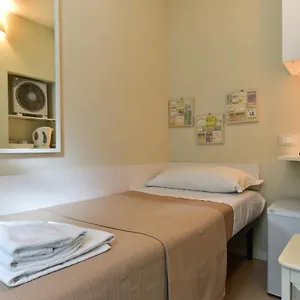 https://small-single-room.it-romehotels.com